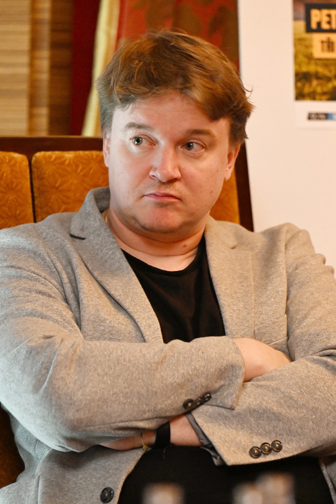 FOTO: Petr Kolečko ve společnosti. – stránka 117