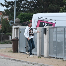 Mirek Dopita ukazuje, že branku si lze otevřít i tak, aniž by mu někdo otevřel.