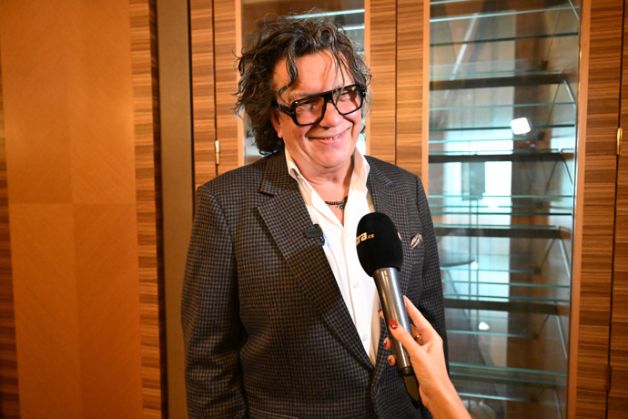 FOTO: Richard Genzer během rozhovoru pro eXtra.cz. – stránka 26