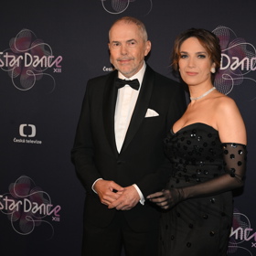 Tereza Kostková měla i nádherné kouřové líčení a účes, který jí omladil. 