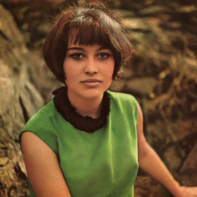 Petra Černocká na fotografii z roku 1968, na počátku své kariéry, kdy už působila v divadle Semafor.