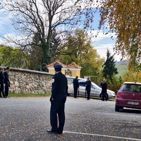 Pohřeb mladé lékařky, kterou zabil primář v Plzni.
