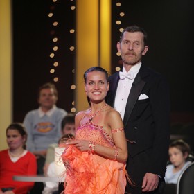 V roce 2007 si ve StarDance zatancoval herec Jiří Schmitzer s taneční partnerkou Simonou Švrčkovou. Byl mezi nimi rozdíl 34 let a 30 centimetrů.