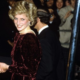 Princezna Diana patřila a dodnes patří k módním ikonám. I proto, že se na tomto poli nebála jít do rizika.