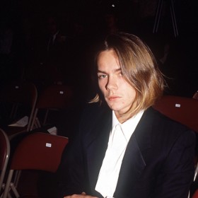 Jeho hvězdnou kariéru i soukromý život notně poznamenala tragická smrt bratra Rivera, který mu roku 1993 umřel v náručí po předávkování drogami. River byl velmi nadějný herec a charismatický mladík.