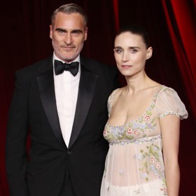 Joaquin je od roku 2016 ženatý s kolegyní Rooney Mara a mají spolu dvě děti. Ne náhodou se jeho prvorozený, momentálně čtyřletý syn jmenuje River.