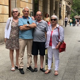 Josef Laufer ve Španělsku se svými sestřenicemi.