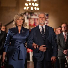 Prezidentský pár byl sladěn do modré.