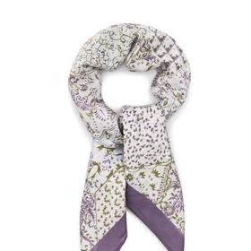 Nezapomínejte ani na doplňky, které dovedou ozvláštnit sebejednodušší outfit. (Levi's, 599 Kč)