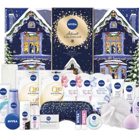 Odtajněný obsah kosmetického adventního kalendáře značky Nivea.