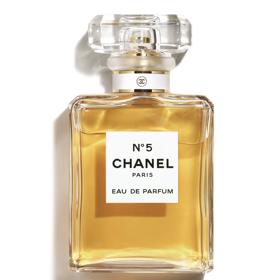 Vzhled flakonu se v průběhu let proměnil jen minimálně. Své ikonické hranaté tvary si zachoval dodnes.