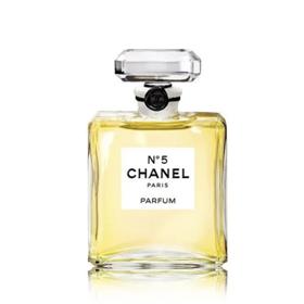 Chanel N°5 je ikonou mezi vůněmi.