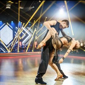 Oskar a Kateřina na tanečním parketu. 