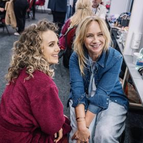 Lucie Vondráčková v maskérně. 