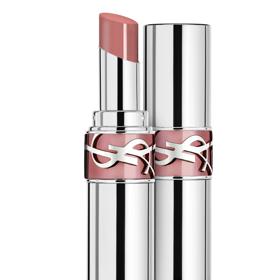 Mezi její ikonické produkty patří nyní i tato hydratační lesklá rtěnka Loveshine Lipstick od značky Yves Saint Laurent za 980 Kč.