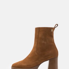 Semišové kotníčkové kozačky, Tommy Hilfiger, 4 800 Kč