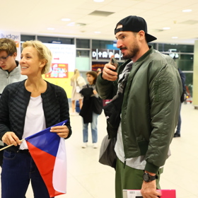 Martina Šmuková čekala s českou vlajkou v ruce.