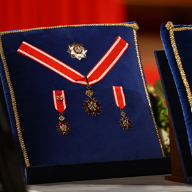 Prezident Petr Pavel dnes na Pražském hradě předá státní vyznamenání.