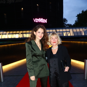 Sara Sandeva s tchyní Danou Batulkovou. 