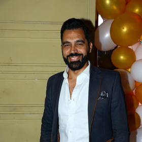 Jack už nehledá normální práci, živí ho spolupráce.