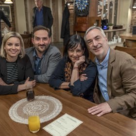 ...a Tomáš. Celá rodina Jordánových pohromadě působí optimisticky, ale jejich vztahy tak jednoduché nejsou...