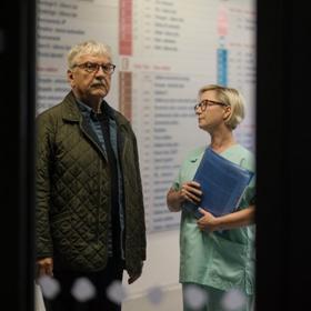 Seriál Záhadné případy byl psán na tělo Miroslavu Donutilovi.