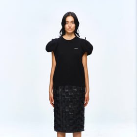 Barety se staly také součástí tohoto topu, jehož autorkou je oceněná Ellen Hodakova Larsson.