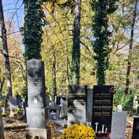 Hrob talentovaných bratrů Jiřího a Ladislava Štaidla.