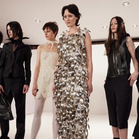 Elen Hodakova Larsson ale neváhá po vhodných zdrojích sáhnout i mimo textilní průmysl.