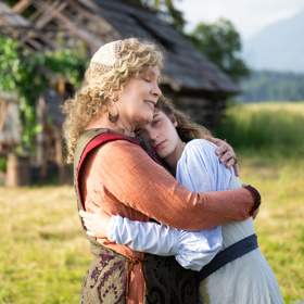 Vánoční pohádka Čarovné jablko je nejen o souboji dobra a zla, ale také o dospívání a rodičích...