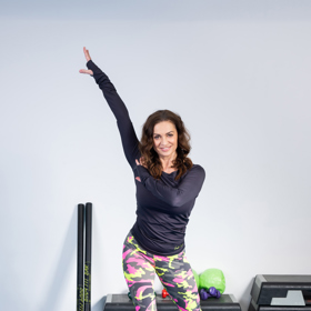 Hanka Kynychová ve svém fitku - ukázka cvičení na bosu míči