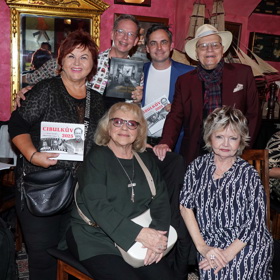 Aleš Cibulka měl řadu hvězdných hostů křtu svého kalendáře pro pamětníky pro rok 2025.