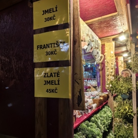 Vánoční trhy na náměstí Míru.