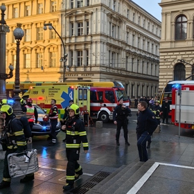 Doprava v okolí byla zastavena.