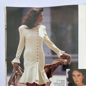 Co říkáte na nápaditě tvarované šaty z konce 80. let minulého století?