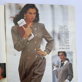 Hitem listopadu 1989 byl i tento model propínacích elegantních šatů.