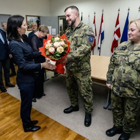 Markéta Pekarová Adamová se v Bosně a Hercegovině setkala s českými vojáky. 