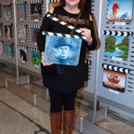 Zlata Adamovská ráda nosí do společnosti černý základ outfitu, který doplňuje hnědými kozačkami. 