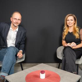 Hostem Báry Hlaváčkové v talkshow LifeeTalk byl herec Radek Valenta.