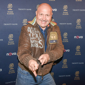 Oblek na slavnostní přímý přenos si kupuje Michal David až v Los Angeles.