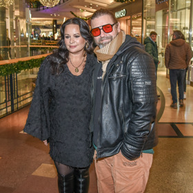 Jitka Čvančarová do společnosti dorazila po boku manžela Petra Čadka.