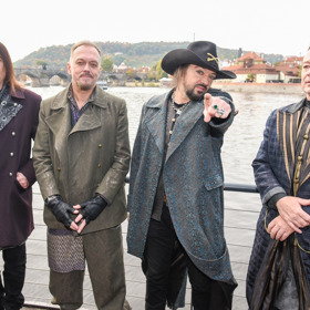 Kapela Lucie oznámila po odchodu zpěváka Davida Kollera nové složení. V kapele přibyl zpěvák Viktor Dyk.