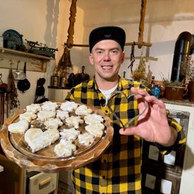 Letos už nám Láďa Hruška dal recept na jednoduché šlehačkové cukroví.