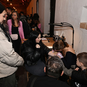 Dcera Radka Kašpárka se nechala potetovat. 