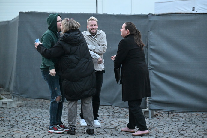 FOTO: Před začátkem StarDance se lidé vítají. – stránka 996