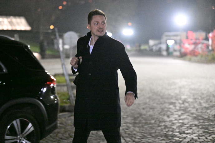 FOTO: Před sedmou hodinou na StarDance přicházeli lidé. – stránka 989