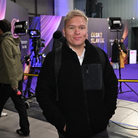 Kluk s kamením je Tadeášovi velmi nesympatický.