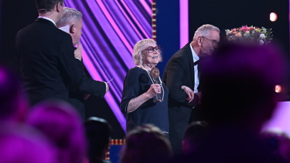 FOTO: Marta Kubišová vstoupila do síně slávy. Cenu jí předal její kardiolog Petr Neužil.