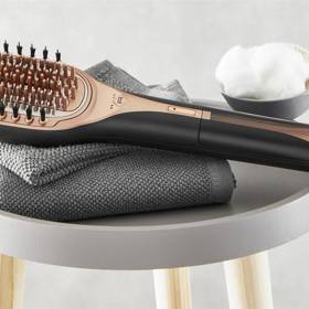 Regenerační parní kartáč od Rowenty je jednoznačně nejlepším objevem podzimu 2024. Jeho cena je 6 499 Kč