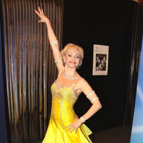 V citrónově žlutých šatech si ve StarDance zatancovala Veronika Žilková - bohužel vypadla hned v prvním kole.